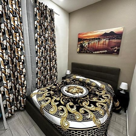 B&B Spaccanapoli A Due Passi Da Via Tribunali Bagian luar foto