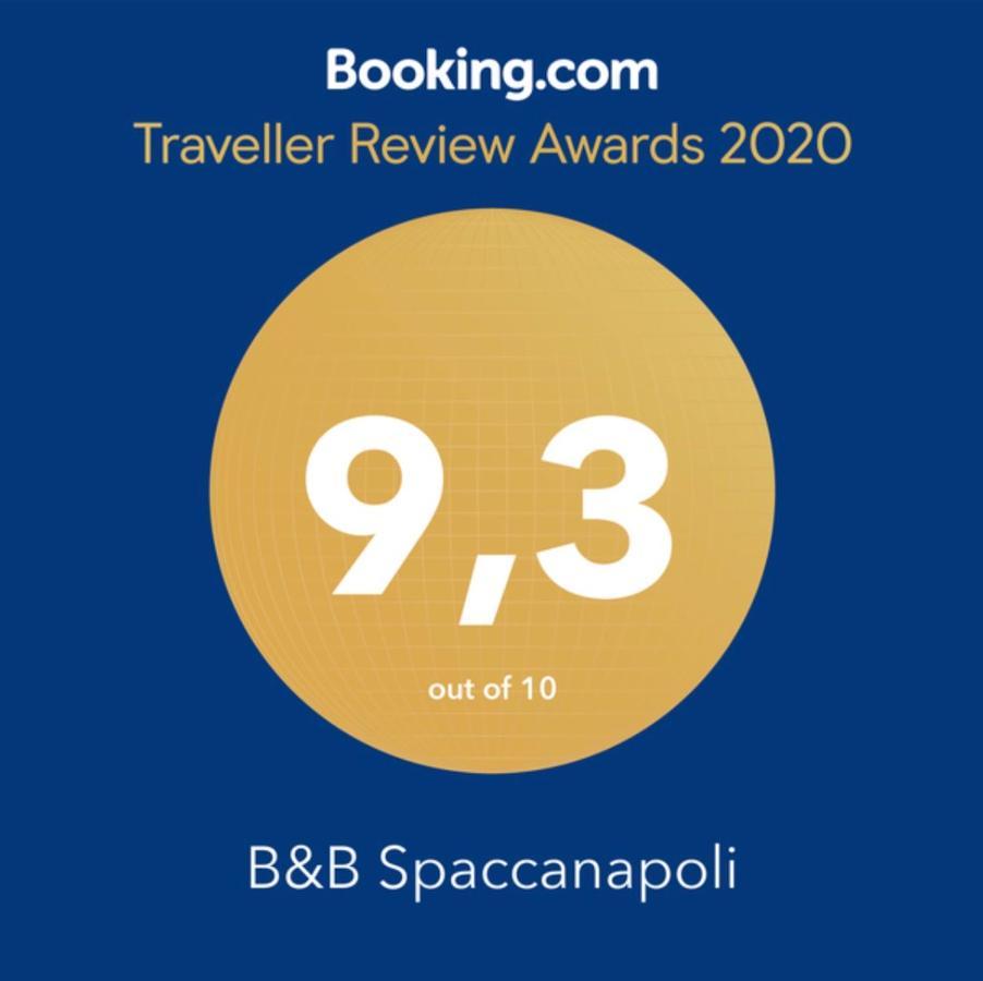 B&B Spaccanapoli A Due Passi Da Via Tribunali Bagian luar foto