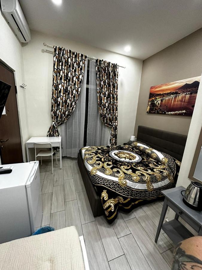 B&B Spaccanapoli A Due Passi Da Via Tribunali Bagian luar foto