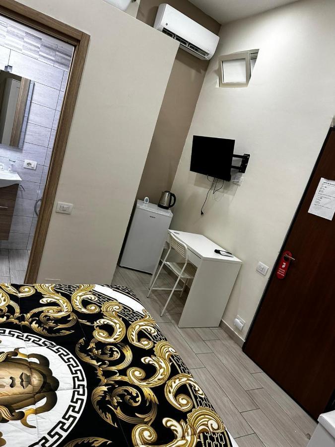 B&B Spaccanapoli A Due Passi Da Via Tribunali Bagian luar foto