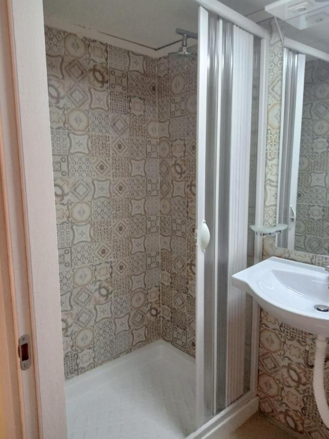 B&B Spaccanapoli A Due Passi Da Via Tribunali Bagian luar foto