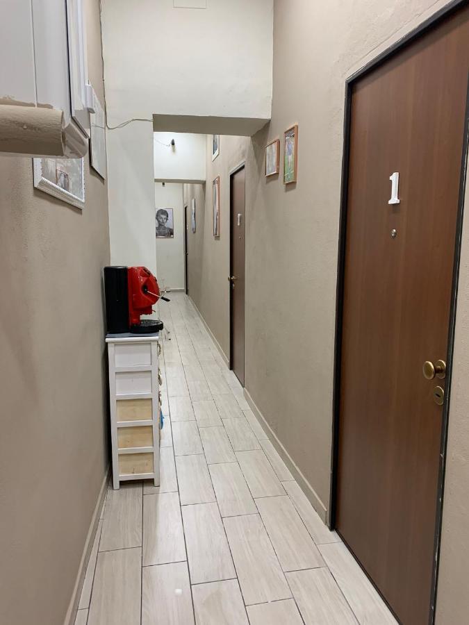 B&B Spaccanapoli A Due Passi Da Via Tribunali Bagian luar foto