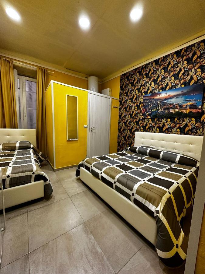 B&B Spaccanapoli A Due Passi Da Via Tribunali Bagian luar foto