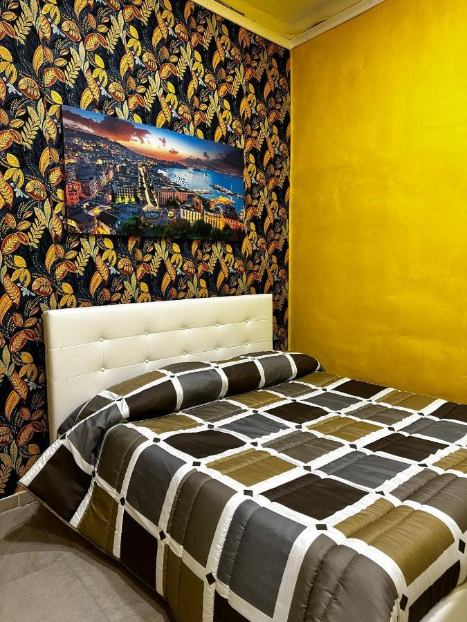 B&B Spaccanapoli A Due Passi Da Via Tribunali Bagian luar foto