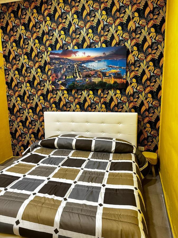 B&B Spaccanapoli A Due Passi Da Via Tribunali Bagian luar foto