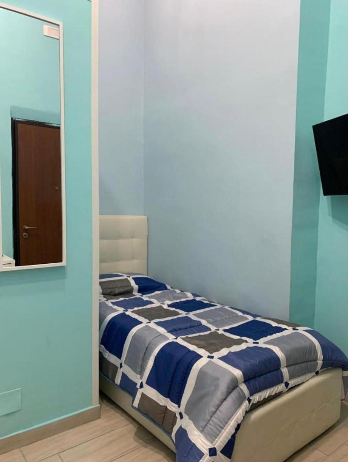 B&B Spaccanapoli A Due Passi Da Via Tribunali Bagian luar foto