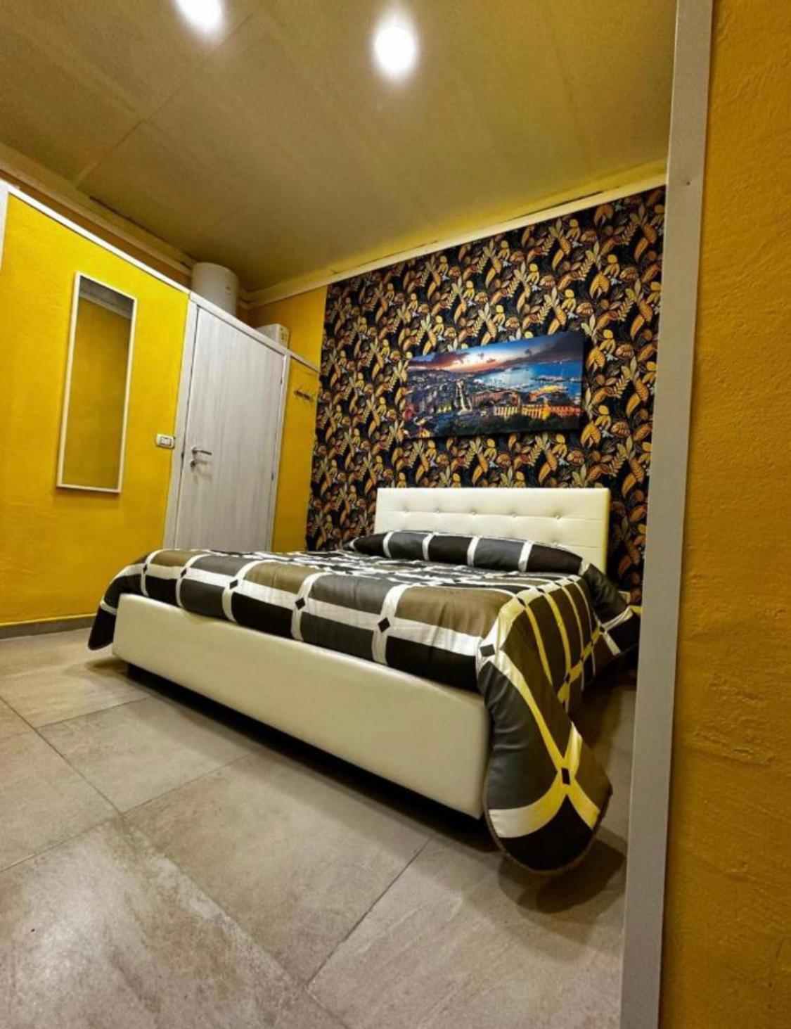 B&B Spaccanapoli A Due Passi Da Via Tribunali Bagian luar foto