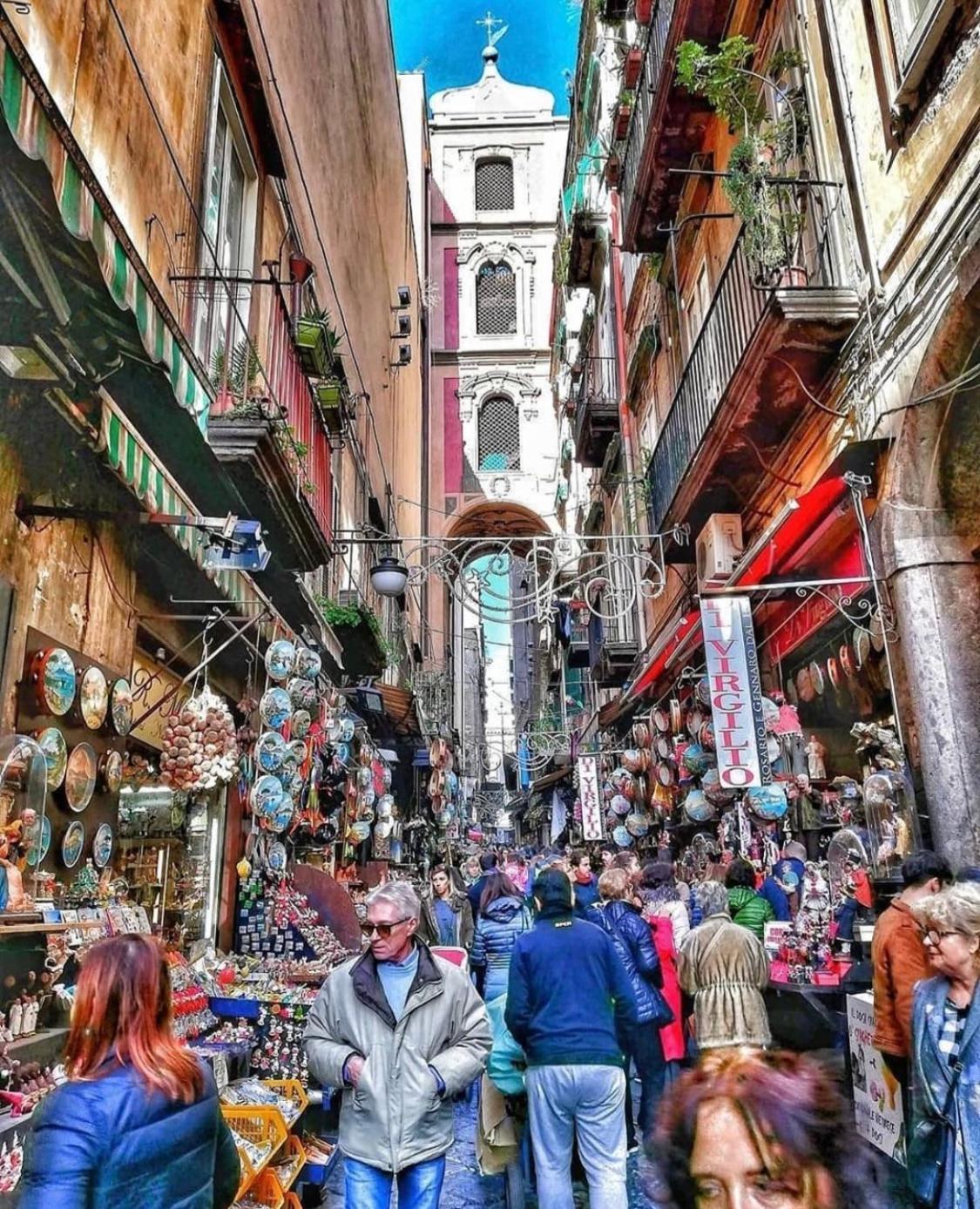 B&B Spaccanapoli A Due Passi Da Via Tribunali Bagian luar foto