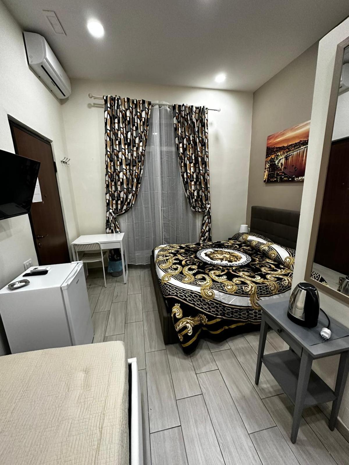 B&B Spaccanapoli A Due Passi Da Via Tribunali Bagian luar foto
